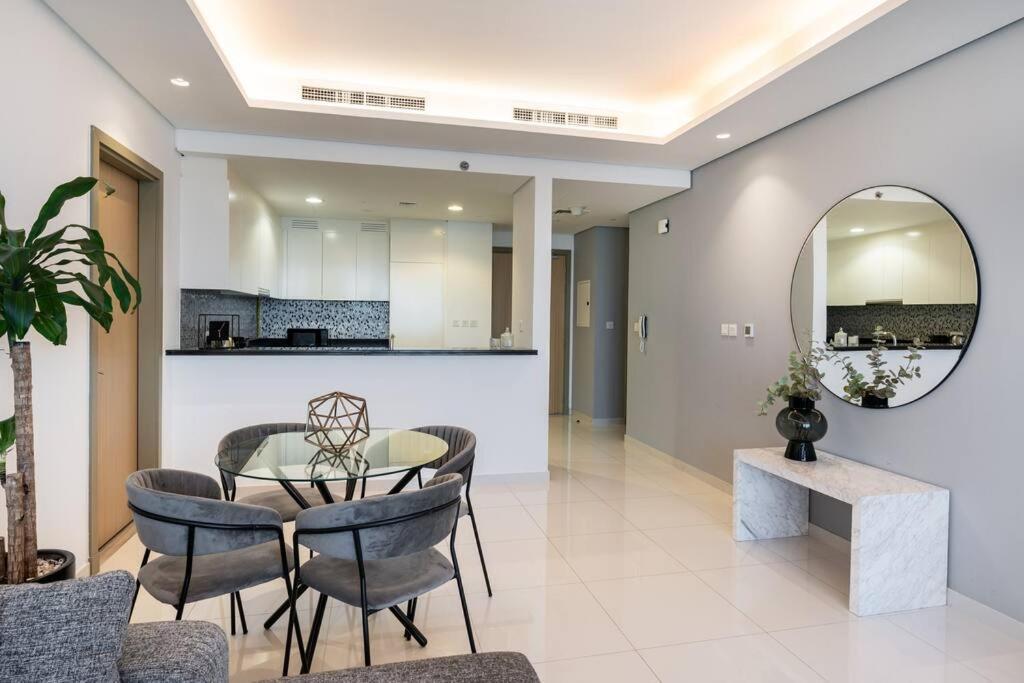 Apartment Chic One Bedroom With Full Sea View Dubai
